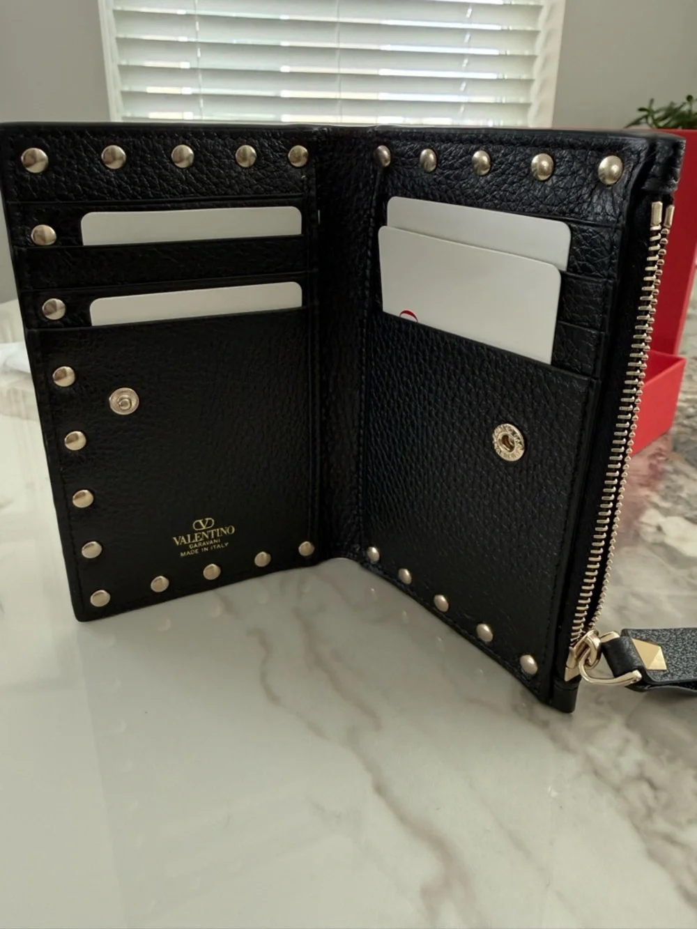 Stunning Red/ Black Valentino Garavani wallet - Picture 8 of 13